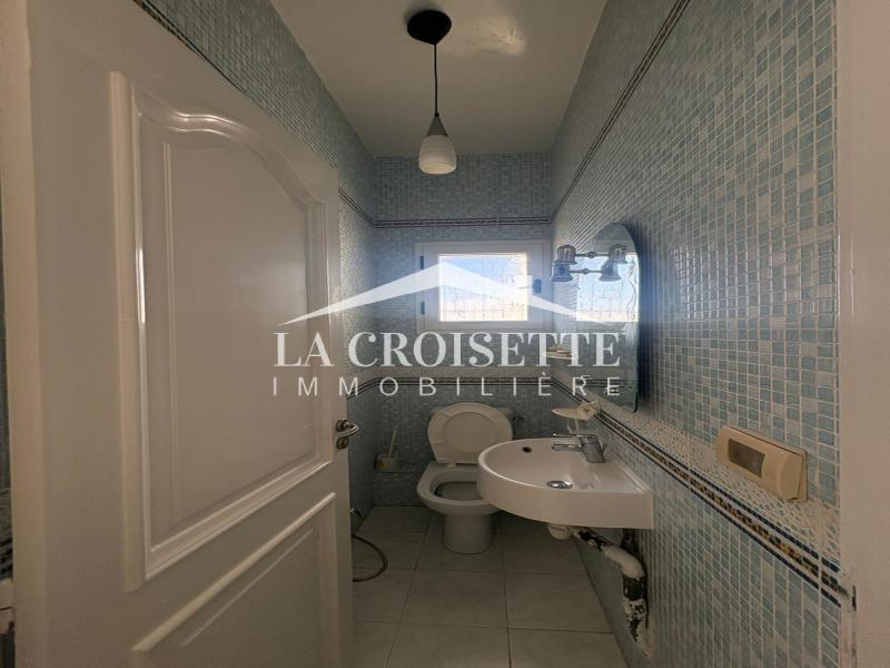 Villa S+5 avec piscine à La Soukra